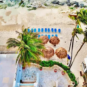 pelicano-inn.tulum-hotels.net/