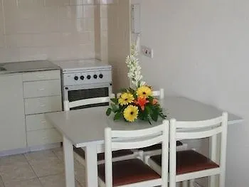 פרוטאראס Mandali Hotel